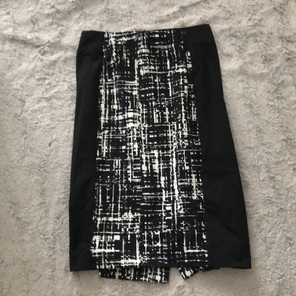 Black & white patterned pencil skirt